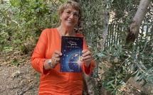 Marie-Ange Cucchi en dédicace à Furiani  pour son nouveau livre : Constellations de poche – Le Coucou né sous X