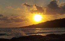 A màghjina :  U sole si cala nant’à Capu di Fenu