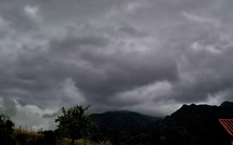 Orages violents en Haute-Corse :  coupures d’électricité en Balagne et perturbations des transports