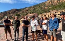 Golfe de Portu : pour réguler les activités maritimes, l'OEC remet des fanions aux bateliers