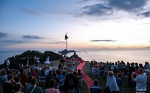 À Ajaccio, Cuttoli et Bonifacio, POETIK PARK va embarquer les spectateurs pour un cabaret unique