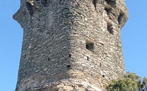 A màghjina - Torra di Nonza sottu à u celu turchinu