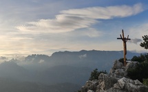 A màghjina - Sottu à a croce di u Monte Santu