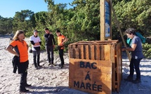 Des lycéens sartenais construisent un bac à marée et l’installent sur la plage de Pinareddu