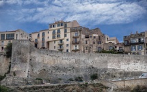 Gérer sa copropriété sans syndic : avantages et limites