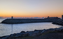A màghjina - Portu Toga à l’alba, trà mare è silenziu
