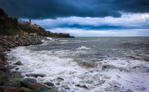 A màghjina - Bastia sott’à i nivuli scuri, à l’affrontu di a timpesta