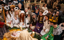 EN IMAGES - Les enfants animent une crèche vivante à l'occasion de la messe des familles à la cathédrale d'Ajaccio