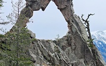 A màghjina - Arcu di Scandulaghja, finestra aperta nant’à a muntagna corsa