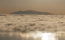 Pourquoi une épaisse nappe de brume se forme sur la côte est de la Corse ?