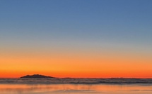 A màghjina - Elba si sveglia sott’à un celu di focu