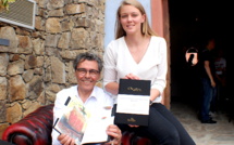 "Signature, cocktails de Corse" : Florie Castellana a dédicacé son livre au Domaine Mavela