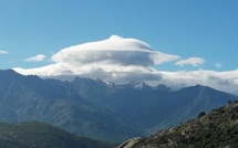 A màghjina - Capu Occi : una navicella bianca sopra Lumiu ?
