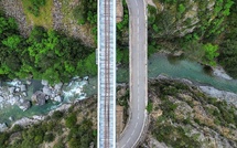 A màghjina - U ponte di u Vecchiu, filu d’acciaghju sopra à l’abissu