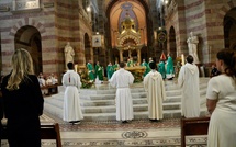 EN IMAGES - À Marseille, le cardinal Bustillo rassemble plusieurs centaines de fidèles en la Cathédrale de la Major