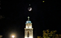 A màghjina - U campanile di Prupià sott'à u surrisu di a Luna