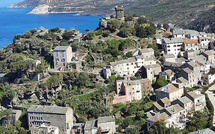 A màghjina - Nonza, un nidu di petra di pettu à l'infinitu