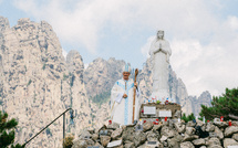 À Bavella, des centaines de fidèles réunis pour le pèlerinage de Notre-Dame des Neiges