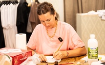 Dans son atelier ajaccien, Aurélie Giovanetti met la Corse en porcelaine