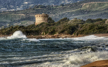 A màghjina - A torra di Capitellu, di pettu à u mare