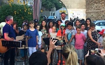 "Avvedeci nostru Maestru" : Le bel hommage du CM2 de l'école Loviconi de Calvi à son "instit" 