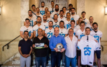 I Guerrieri d'Ajaccio, champions d'Italie de football américain, à l'hôtel de ville