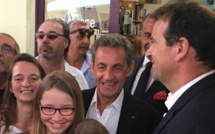 Nicolas Sarkozy : Séance de dédicace sur un air de campagne à Ajaccio