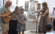 Bastia : Guitare, violon, cetera,  et saz