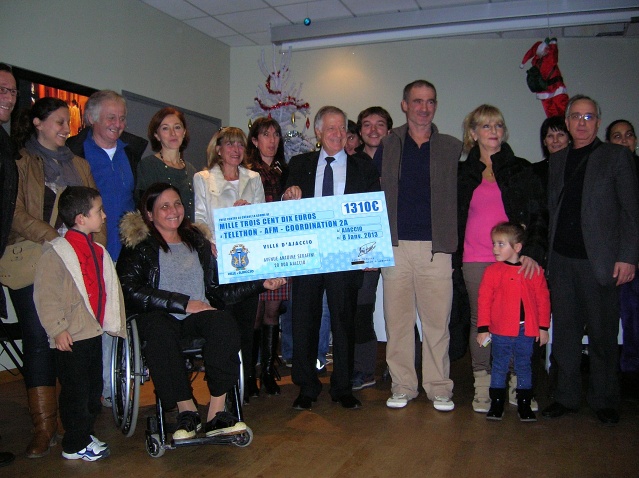 Remise Chèque Maire Photo Une