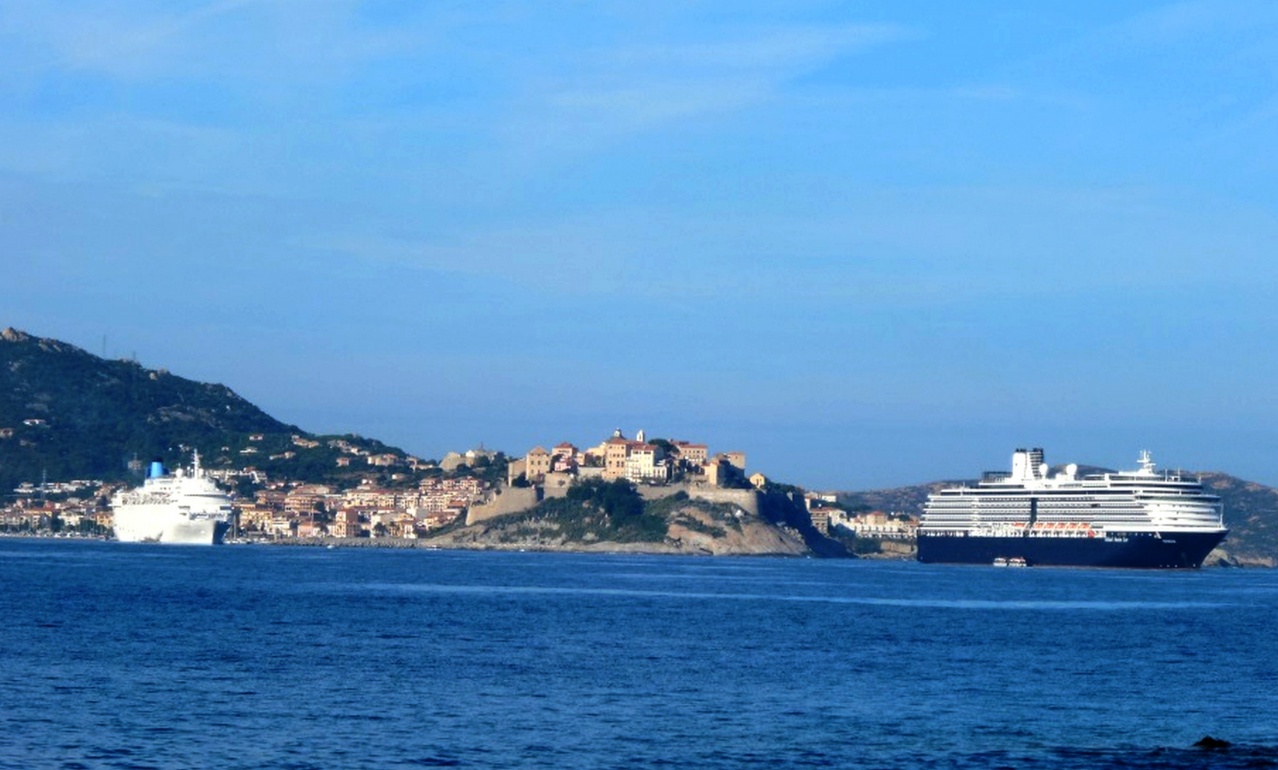 Le 3 octobre dernier Calvi accueillait 3 500 passagers avec les navires Noordam et Thomson Dream