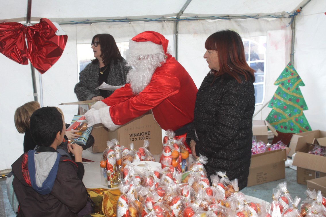 Patinoire et Père Noël pour les écoliers de Calvi