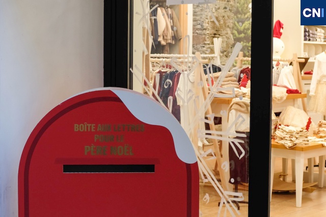 Une boutique pour enfants a installé une boîte au lettre pour le Père Noël © LH